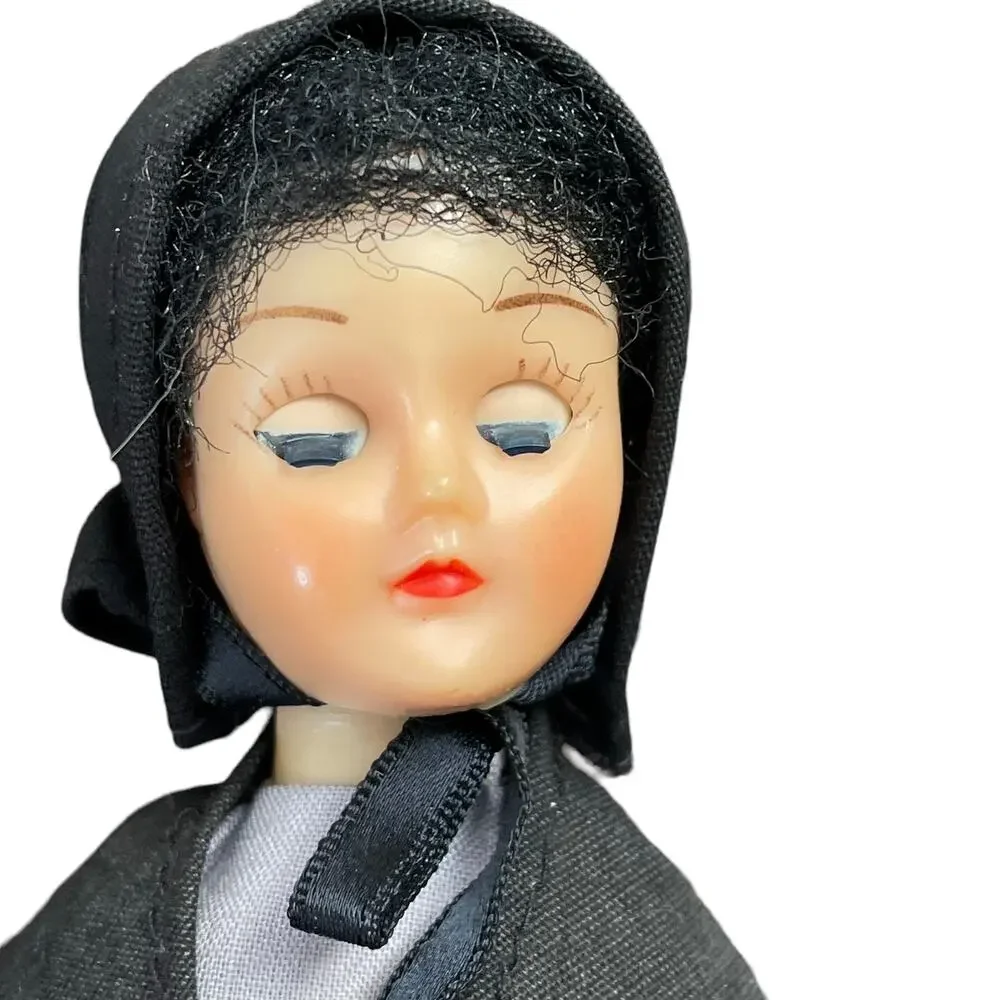 Vintage 1960s Amish Dolls Souvenir Toy Sleep Eyes String Limbs Pennsylvania READ